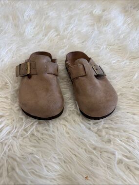 White Mountain Kids Faux Suede Slip-On Clogs in Taupe